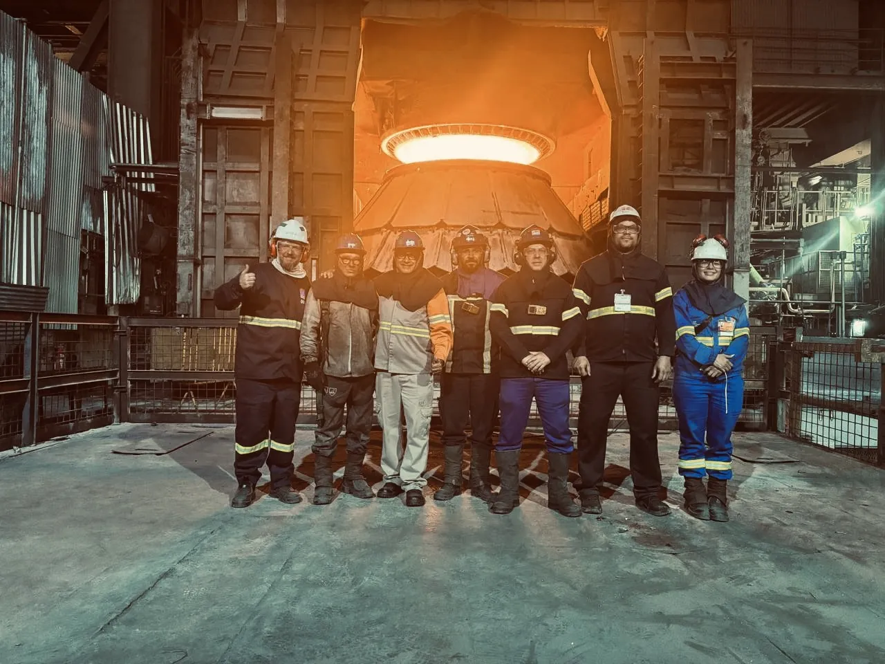 Equipe integrada da PLAORC e do cliente em planta siderúrgica