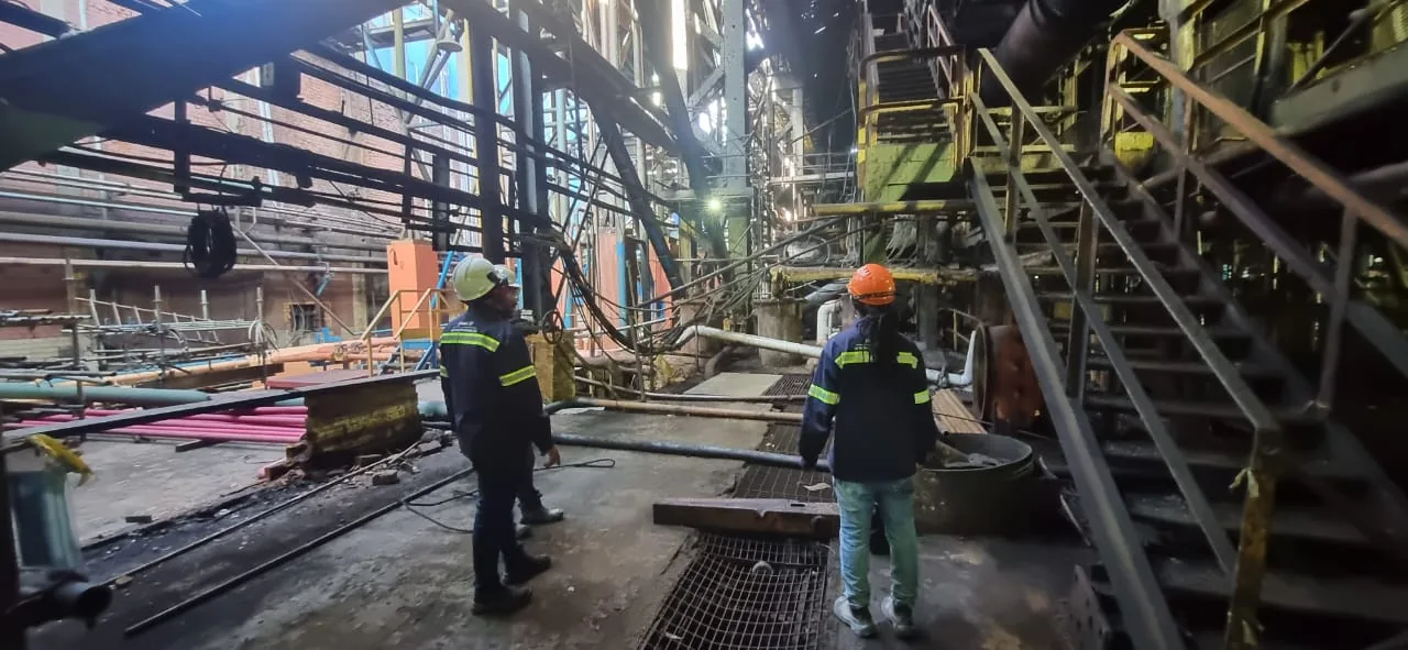 Vista panorâmica de uma planta industrial acompanhada pela PLAORC